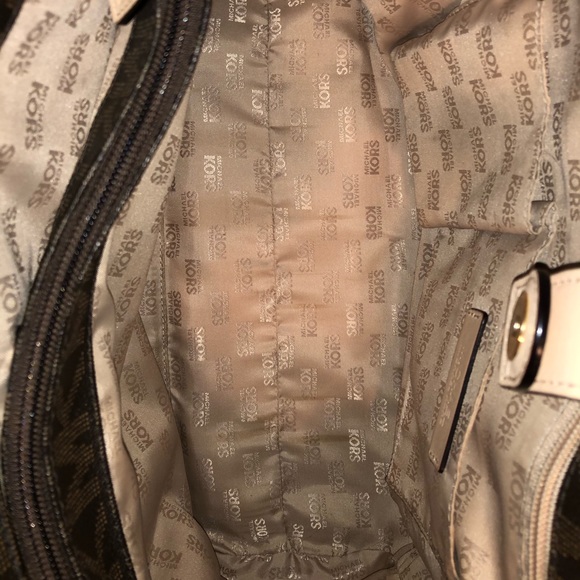 Michael Kors Tote Bag - Picture 3 of 4